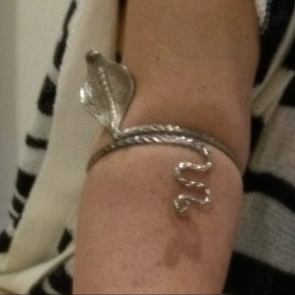 Exotic Boho Silver Snake Upper Arm Bracelet - Picture 4 of 6